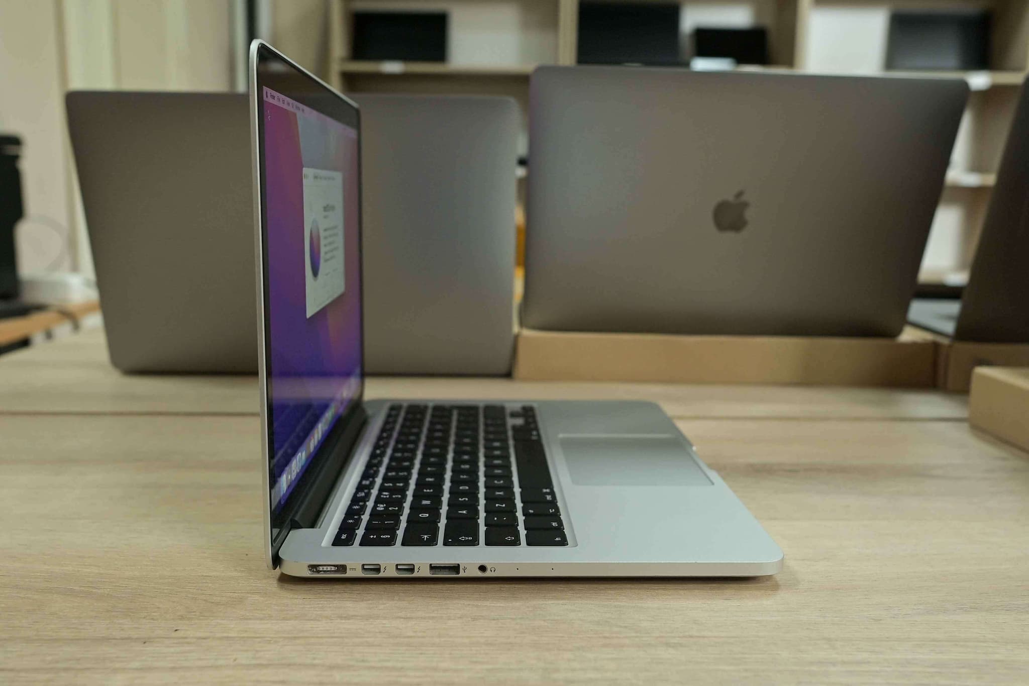 Apple Macbook Pro A1502 2015 image 2