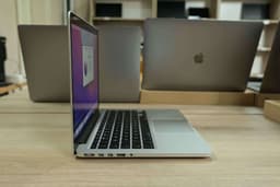 Apple Macbook Pro A1502 2015 image 2