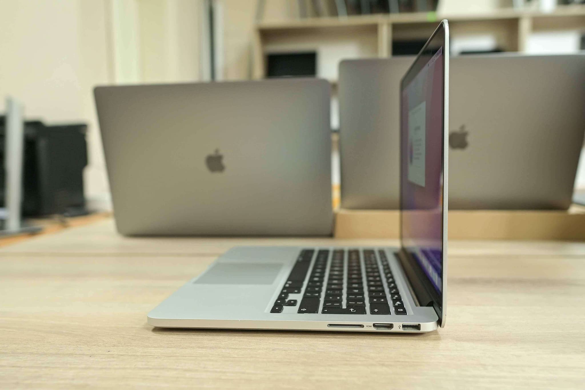 Apple Macbook Pro A1502 2015 image 4