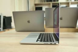 Apple Macbook Pro A1502 2015 image 4
