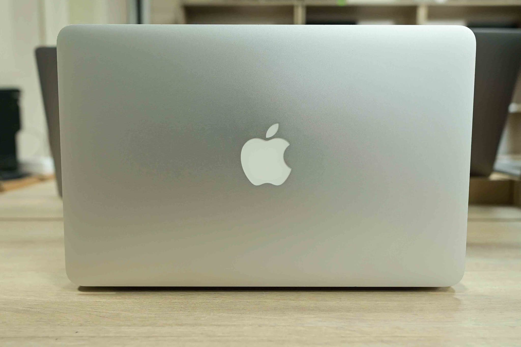 Apple Macbook Pro A1465 2014 image 10