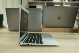 Apple Macbook Pro A1465 2014 image 2