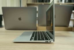 Apple Macbook Pro A1465 2014 image 3