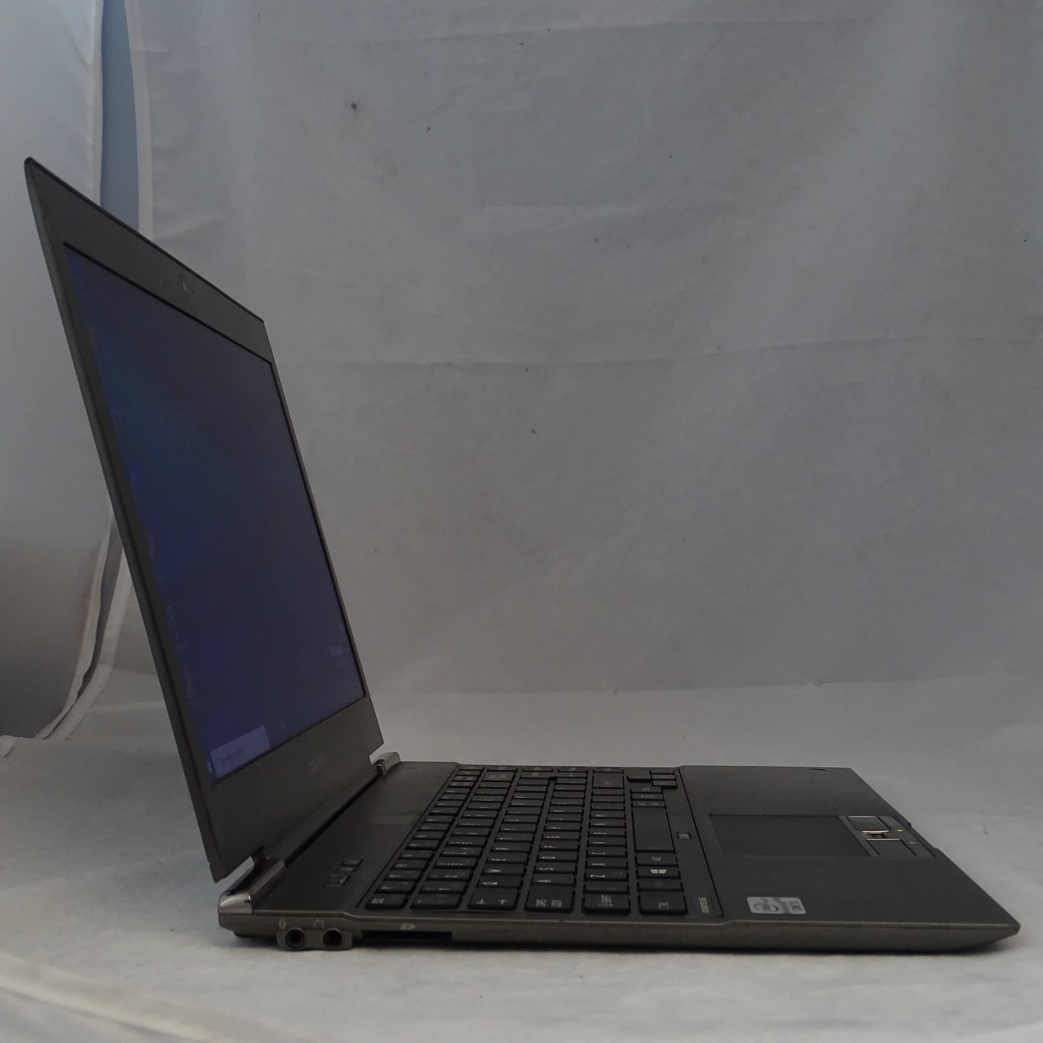 Toshiba Portege Z930 image 1
