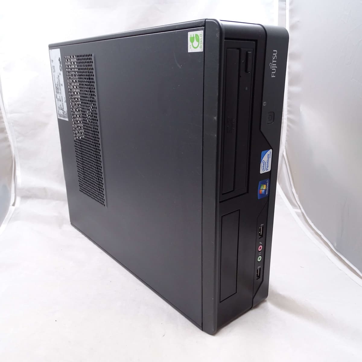 Fujitsu-Esprimo-E400-front-view