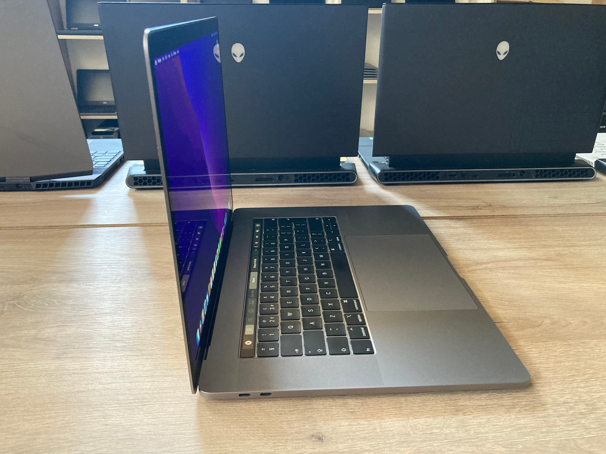 Apple Macbook Pro 15 2018 A1990 image 3