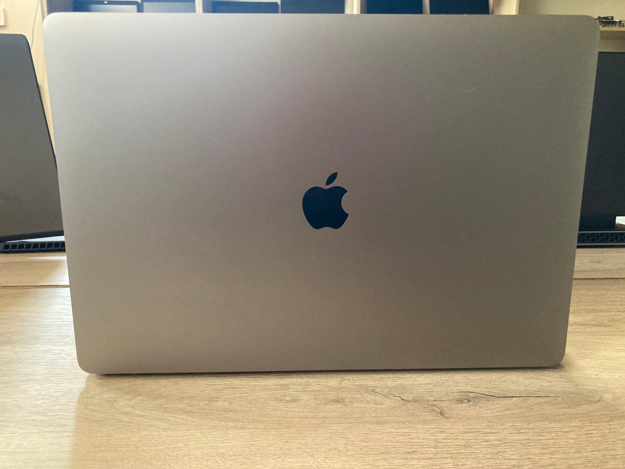 Apple Macbook Pro 15 2018 A1990 image 10