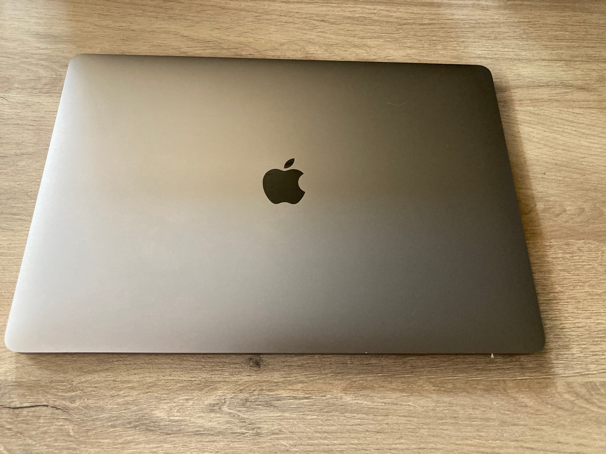 Apple Macbook Pro 15 2018 A1990 image 11