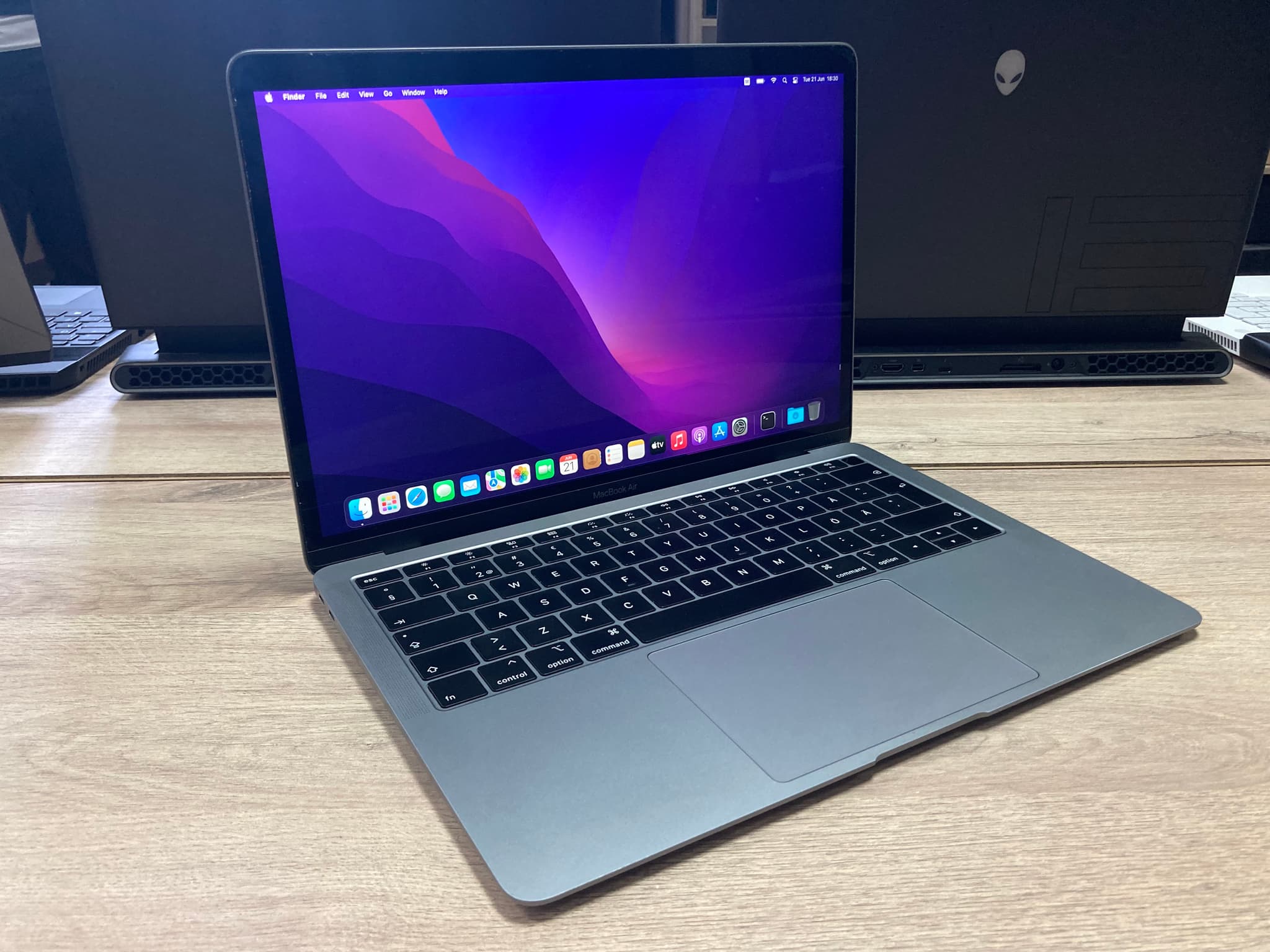 Apple Macbook Air 13 2019 A1932  image 2