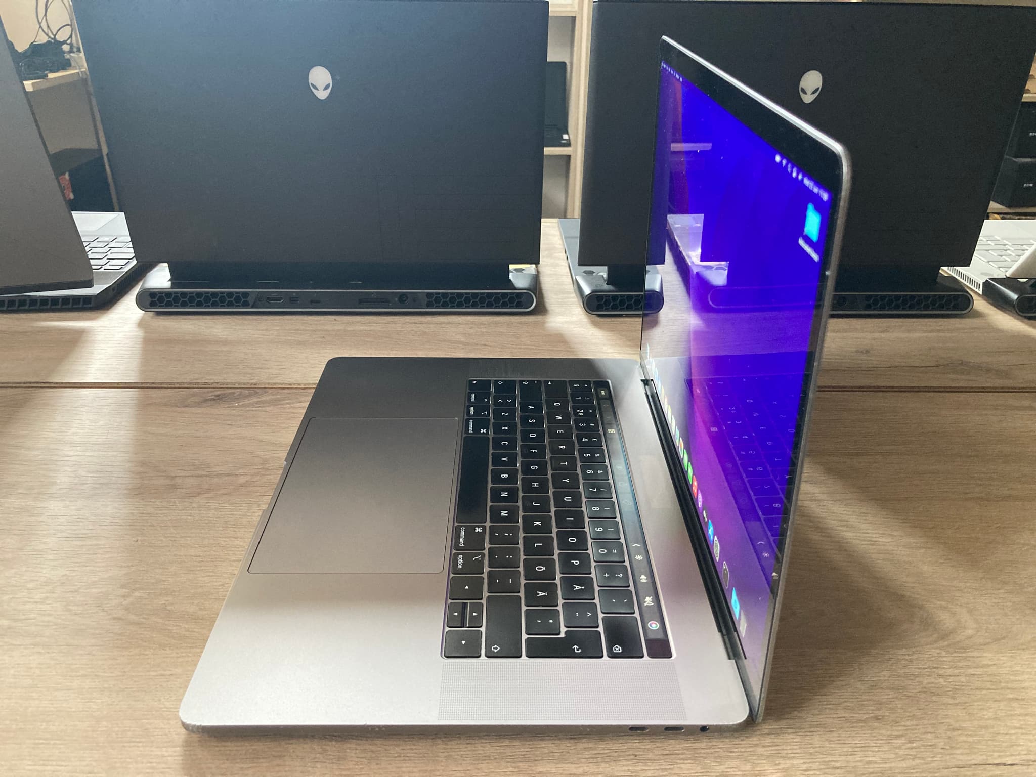 Apple Macbook Pro 15 2018 A1990 image 3
