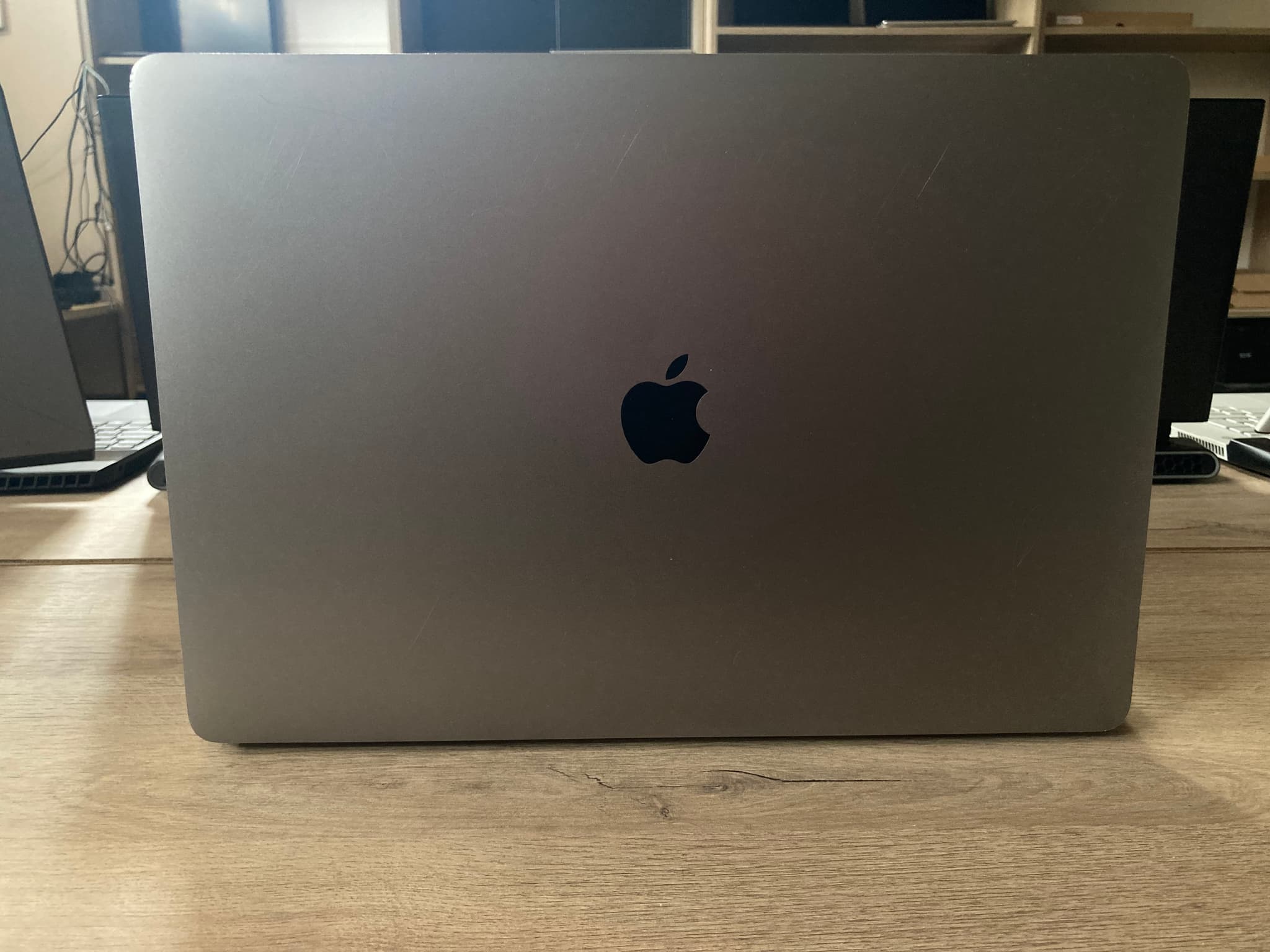 Apple Macbook Pro 15 2018 A1990 image 11