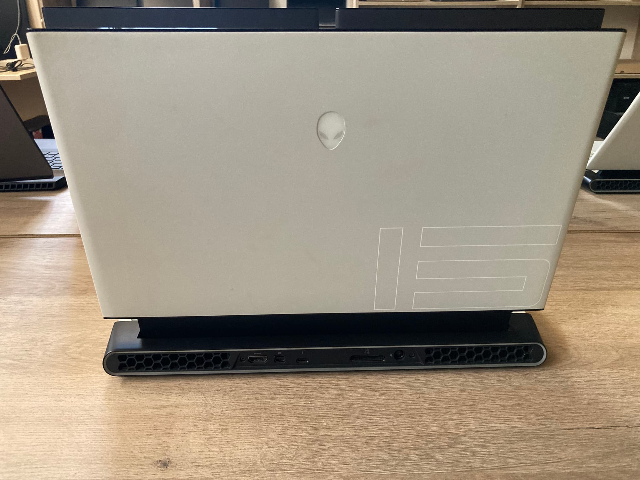 Alienware M15 R2 image 7