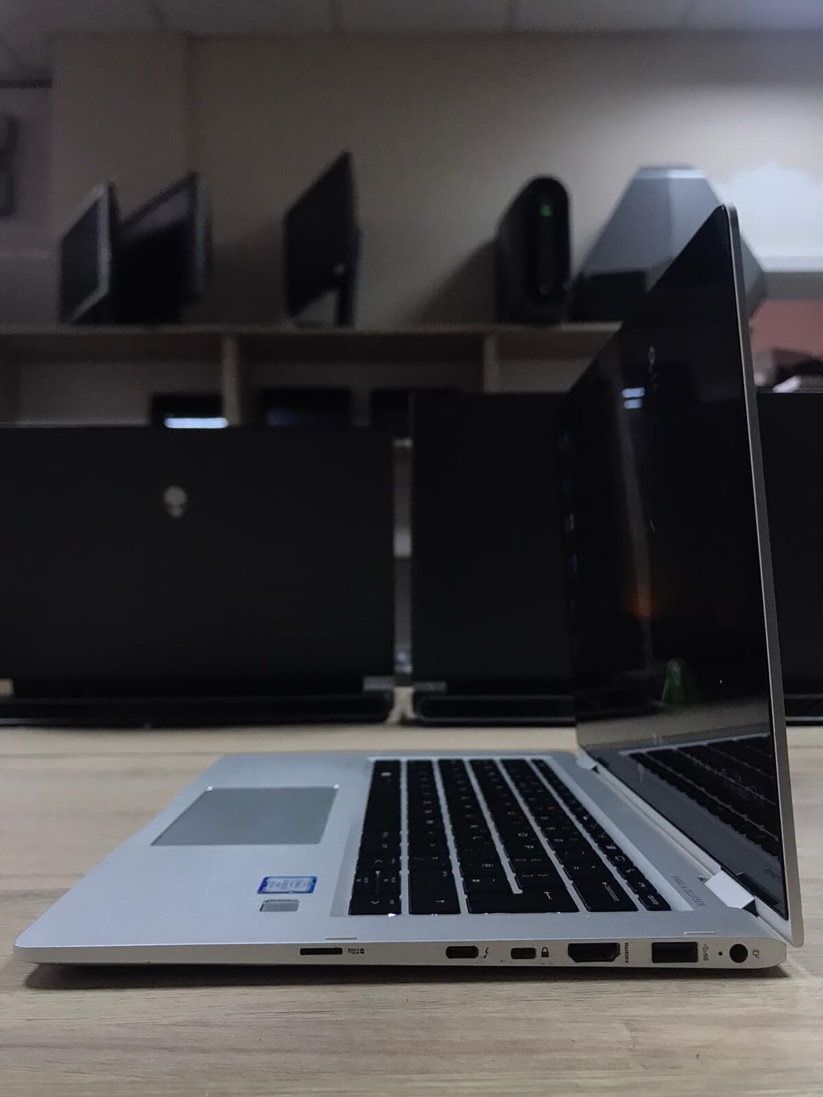 HP 1030 G2  image 3