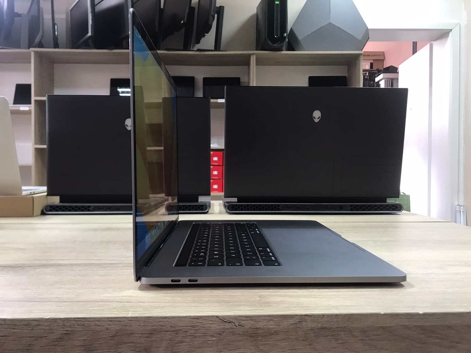 Apple Macbook Pro 15 2019 A1990  image 1