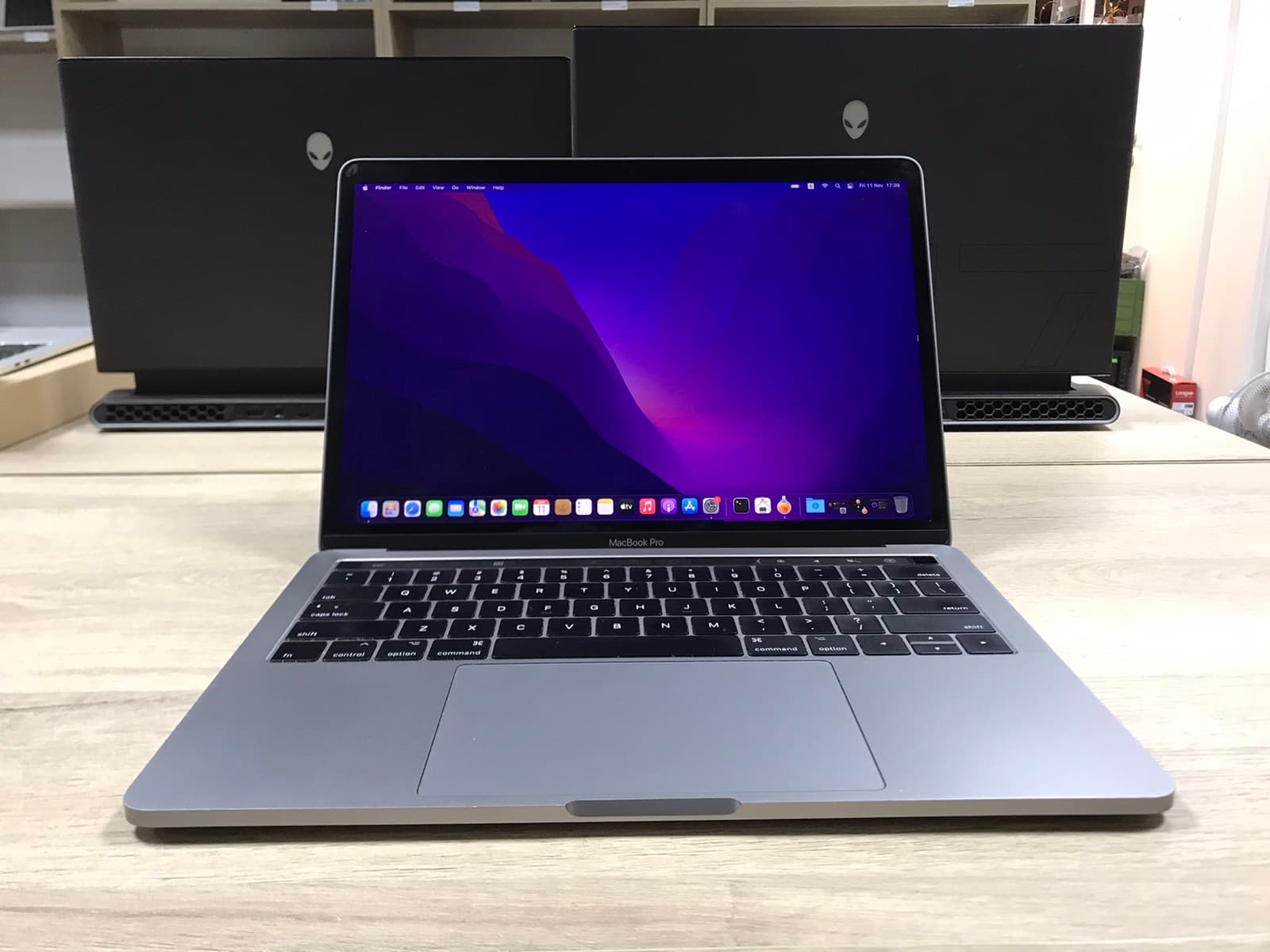 Apple Macbook Pro 13 A1706 image 0