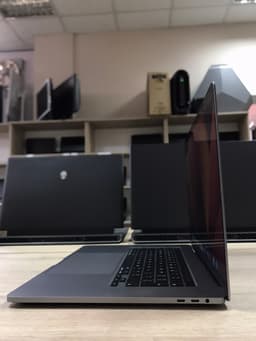 MacBook Pro 16 2019 A2141 image 2